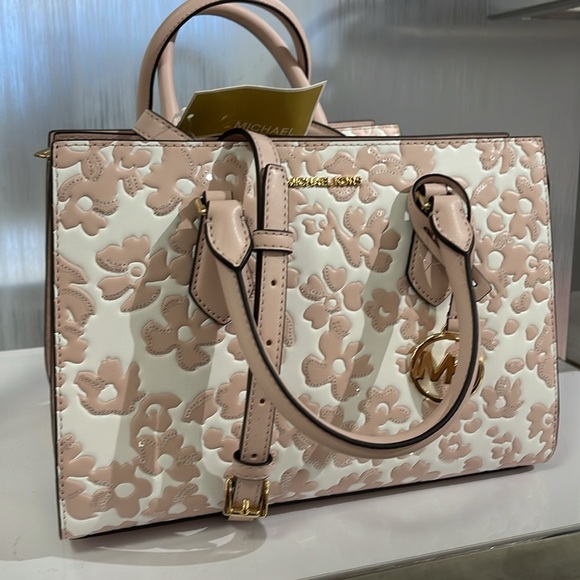 Michael Kors Sheila Medium Sequined Floral CZ Satchel
Powder Blush
NWT - Picture 4 of 16